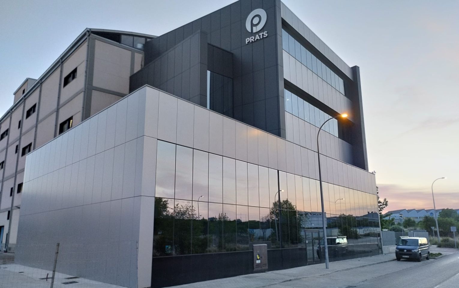 Inicio 18 Ampliación de un edificio de carácter industrial